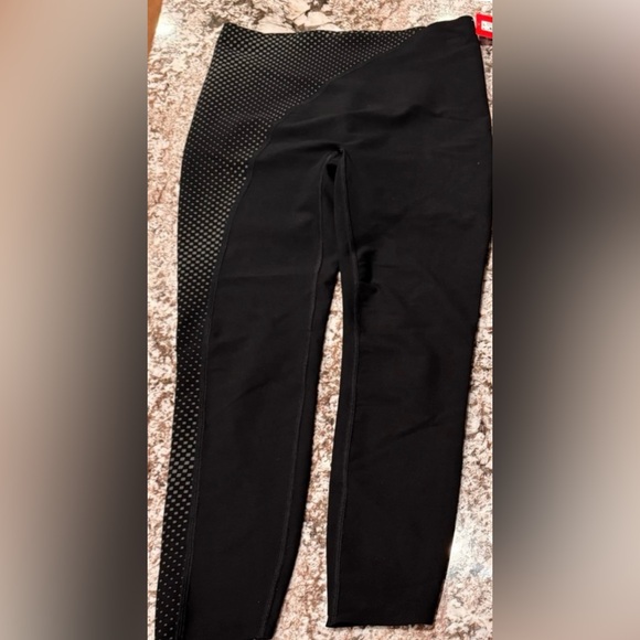 SPANX Reflective Leggings - Picture 11 of 12